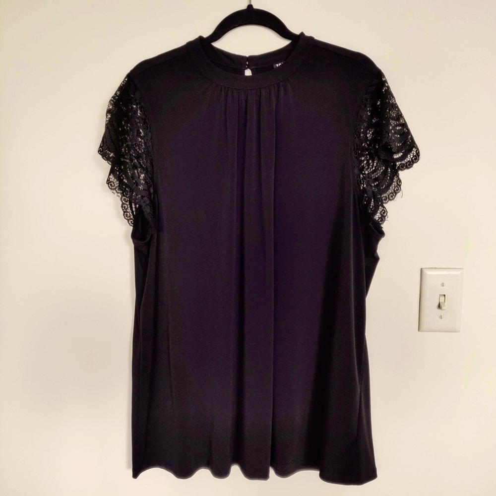 💋 TORRID 3 Lace Sleeve Blouse